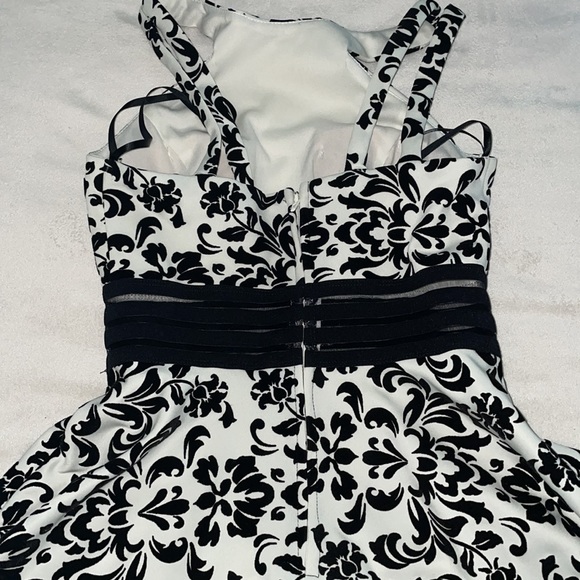 Black & White Velvet Textured Damask Filigree Dress - Picture 7 of 11